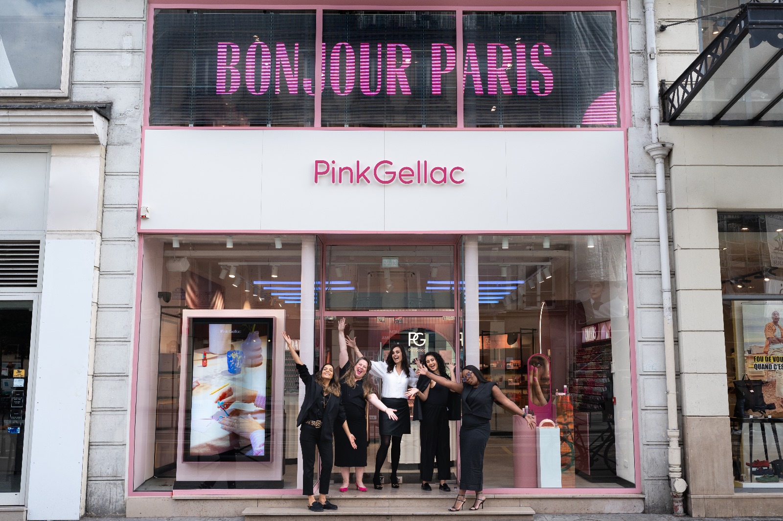 [In Beeld] Pink Gellac opent eerste eigen winkel in Parijs ...