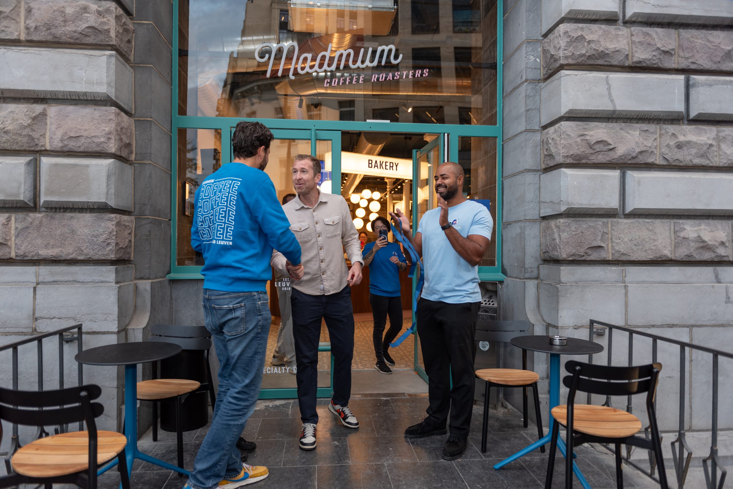 [In Beeld] Madmum van start als Starbucks-vervanger in Antwerpen-Centraal